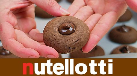 Come usare la Nutella in modo creativo realizzando deliziosi biscotti ripieni, i… Heart Muffins, Nutella Heart, Bread Brioche, Nutella Truffles, Coffee Mousse, Truffle Cookies, Chocolate Whoopie Pies, Orange Cookies, Homemade Nutella