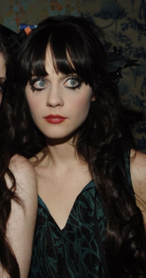 Zooey Deschanel Christmas, Zoey Deschanel Twee, Zoe Deschanel Makeup, Zooey Deschanel Elf, Zooey Deschanel Eyes, Zooey Deschanel Makeup, Twee Core, Zoe Deschanel, Zooey Deschanel Hair