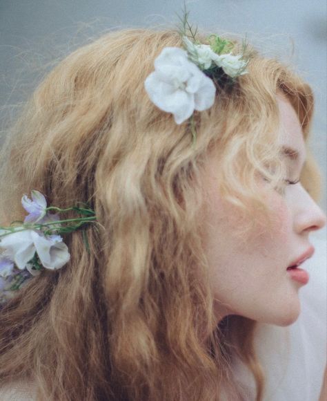 Keira Aesthetic, Flowers In Hair Aesthetic, Ethereal Photography, Her Laugh, Headboard Ideas, Ethereal Aesthetic, Princess Aesthetic, Jolie Photo, Story Writing