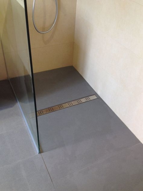 45 Lovely Shower Floor Drain Design Ideas - Engineering Discoveries Drain Design, Toilet Drain, Amazing Showers, White Bathroom Tiles, Bathroom Drain, Bathroom Shower Tile, Bathroom Design Decor, Shower Drain, Modern Shower