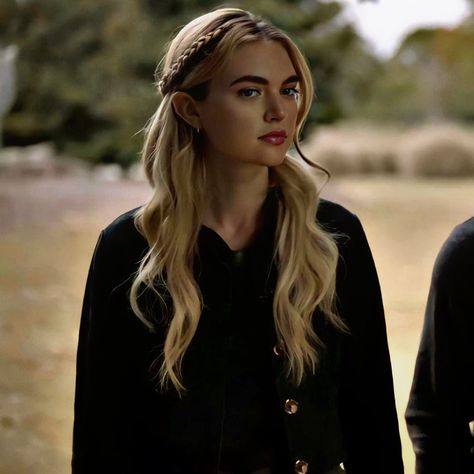 #lizziesaltzman #theoriginals #legacies #tvd #thevampirediaries #tvdu #fyp Lizzie Saltzman Outfits, Harry Potter Hairstyles, Vampire Hair, Jenny Boyd, Lizzie Saltzman, Bridal Hair Buns, Hairstyle Inspo, Cool Braid Hairstyles, Peinados Fáciles Para Cabello Corto