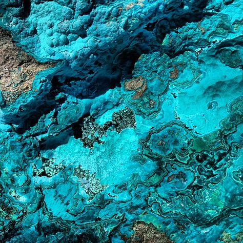 CHRYSOCOLLA #chrysocolla #blue #colorinspiration #turquoise #rock #stone  www.UrbanWarrior.info Mercury Astrology, Turquoise Rock, Turquoise Aesthetic, Inner Balance, Ocean Green, Geology Rocks, Sacred Stones, Pretty Rocks, Love Rocks