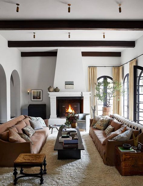 Large Open Entry Way Into Living Room, Family Room With Beams, Kendall Jenner House, Jenner House, New York Loft, Modern Organic, Los Angeles Homes, A Living Room, Chapter 3