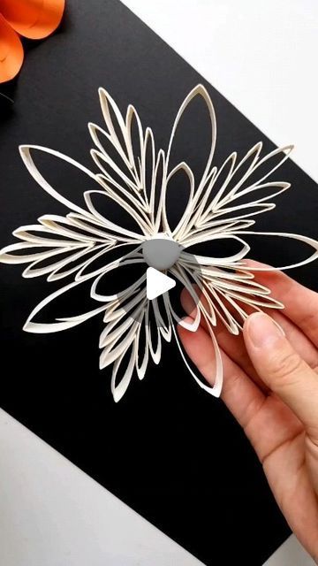 paper crafts creator on Instagram: "Don't throw away the paper roll, use the waste to make a three-dimensional snowflake, it's simple and beautiful. #parentchild #handicraft #kindergarten #handicraft #wasteutilization #creative #handicraft #threedimensional #snowflake paper craft ideas" Snowflake Paper Craft, Snowflakes For Kids, Toilet Paper Flowers, Paper Towel Roll Art, Toilet Paper Roll Diy, Paper Ornaments Diy, Paper Roll Crafts Diy, 3d Paper Snowflakes, Snowflake Paper