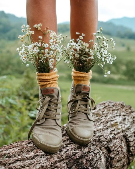 Shooting Photo, Fabulous Shoes, Photography Inspo, Aesthetic Photo, Aesthetic Photography, Creative Photography, Photo Inspo, Photoshoot Ideas, Picture Ideas