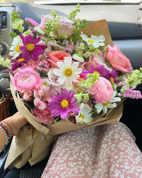 Cottagecore Bouquet, Lauren Core, Galentine's Party, Bouquet Aesthetic, Flower Boquet, Birthday Flowers Bouquet, Boquette Flowers, Nothing But Flowers, Flower Therapy