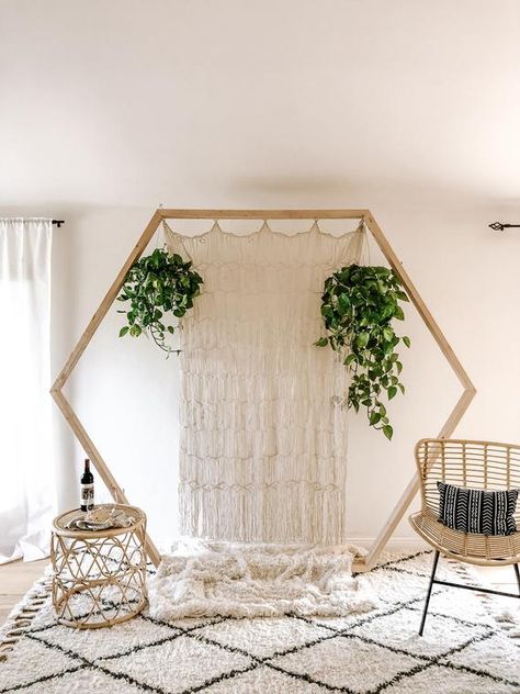 Macrame Hanging Plants, Event Arch, Hexagon Wedding Arch, Burlap Wedding Arch, Wedding Dekorasi, Hexagon Decor, Wooden Wedding Arches, Moldes Para Baby Shower, Wedding Arch Ideas