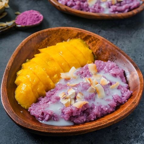 Taro Food, Mango Sticky Rice Recipe, Sweet Sticky Rice, Toasted Coconut Chips, Mango Mango, Rice Desserts, Purple Sweet Potato, Mango Sticky Rice, Hawaii Food