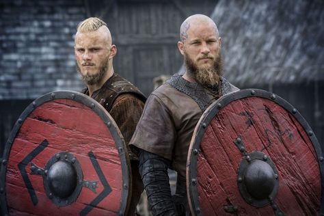 10 Great Viking Leaders (Part 1 of 2) - BaviPower Blog Rei Ragnar, Bjorn Vikings, Escudo Viking, Ragnar Vikings, Vikings Season 4, Vikings Travis Fimmel, Viking Wallpaper, Ragnar Lothbrok Vikings, Vikings Show