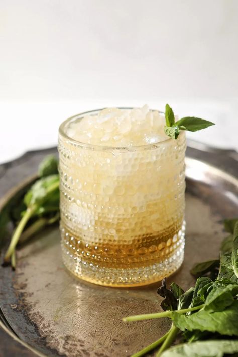 Transport yourself to Churchill Downs by mixing a classic Mint Julep at home! This classic cocktail features three ingredients and is delicious for sipping on a warm day. #EasyEntertaining #DerbyDay #SpeckledPalate Fun Halloween Drinks, Bourbon Drink, Julep Recipe, Purple Potion, Mint Julep Recipe, Halloween Drink, Halloween Punch, Spring Dishes, Honey Baked Ham