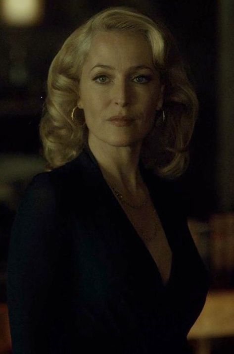 Older Actresses, Middle Aged Women, My Kind Of Woman, Gillian Anderson, Woman Crush, Celebrities Female, Celebrity Crush, Pretty Woman, Actors & Actresses