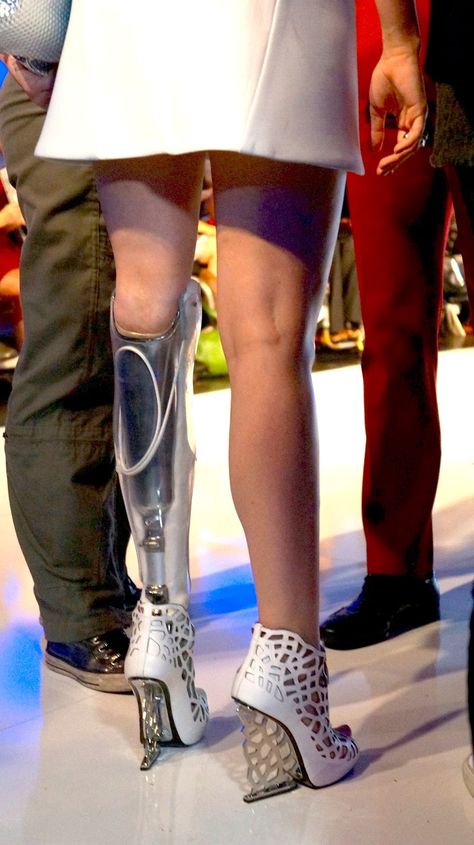 Leg Prosthetic Design, Prothstetics Leg, Below Knee Amputation, Cool Prosthetic Leg, Amputee Model, Orthotics And Prosthetics, Prosthetic Leg, Bionic Woman, Cyberpunk Fashion