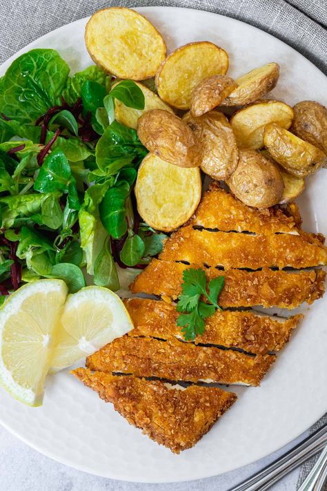 Vegan Tofu Schnitzel Tofu Schnitzel, Vegan Schnitzel, Veggie Lunches, Firm Tofu Recipes, German Schnitzel, Vegan Meat Recipe, Lemon Spaghetti, Seitan Recipes, Daniel Plan