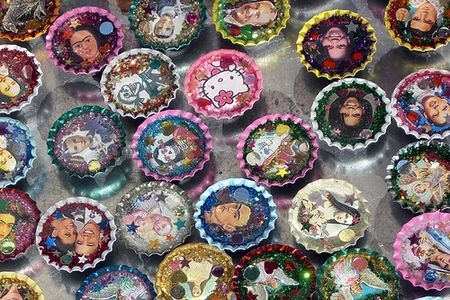 How to make bottlecap sticker Bottle Cap Projects, Scratch Off Tickets, Cap Art, Beer Bottle Caps, Beer Bottle Cap, Bottle Cap Art, Bottle Cap Crafts, Diy Pins, Easy Craft Projects