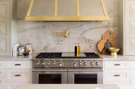 Superb kitchen features ivory cabinets painted Benjamin Moore Seapearl paired with Macaubus Quartz countertops and backsplash. Mixed Metal Kitchen, Quartz Backsplash, Alice Lane Home, Alice Lane, Kitchen Hoods, Style Français, Gold Kitchen, Brass Handle, Metal Kitchen