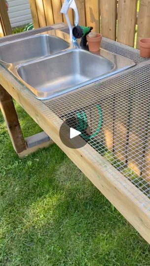 Diy Gardening Bench, Sink In Garden Ideas, Garden Table With Sink, Bench Outdoor Design, Outdoor Potting Bench With Sink, Outdoor Garden Sink Station, Garden Sink Ideas Outdoor, Garden Wash Station, Garden Sinks Outdoor Diy