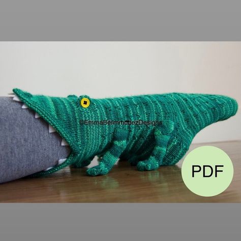 Crocodile Socks, Sock Knitting Pattern, Shark Socks, Modern Knitting, Sock Knitting, Sock Knitting Patterns, Knitted Animals, Sock Animals, Knitted Socks