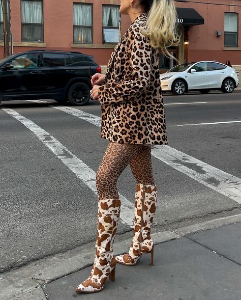 channeling my inner cheetah girl for fall fashion #fallfashion #fallfashiontrends #cheetahprint #leopardprint #maximaliststyle #maximalistfashion Leopard Print Outfit, The Cheetah Girls, Maximalist Fashion, Leopard Print Outfits, Fall Streetwear, Maximalist Style, The Cheetah, Monochromatic Outfit, Outfit Fall