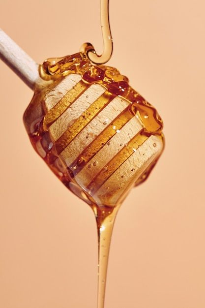 Honey Dripping Aesthetic, Aesthetic Honey Pictures, Honey Video Aesthetic, Honey Photography Ideas, Honey Food Photography, Honey Aesthetic Wallpaper, Honey Aesthetic Vintage, Honey Editorial, Honey Product Photography