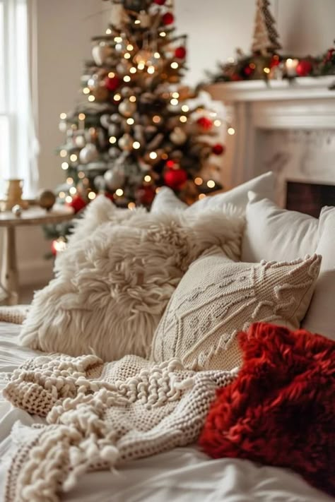 Cozy Christmas Theme Bedroom Decor Ideas Comfy Christmas Aesthetic, Cozy Christmas Interior, Christmas Aesthetic Interior, Holiday Cozy Aesthetic, Christmas Bedding Cozy, Cozy Warm Christmas, Cozy Farmhouse Christmas Decor, Bedroom Christmas Photoshoot, Cottagecore Aesthetic Christmas