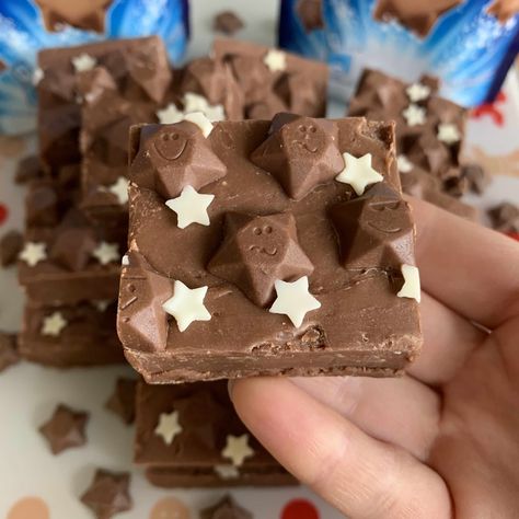 Magic Chocolate, Easter Cooking, Magic Stars, Chocolate Stars, Tray Bake Recipes, Star Sprinkles, Tray Bake, Bake Recipes, Star Cookies