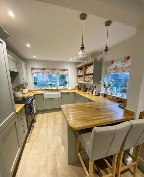 Chilcomb Sage Green Kitchen, Howdens Sage Green Kitchen, Howdens Sage Green, Shaker Kitchen Sage Green, Wren Sage Green Shaker Kitchen, Howdens Chilcomb Sage Green, Howden Kitchen, Sage Kitchen Wooden Worktop, Howdens Shaker Kitchen