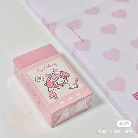 Stationary Pink Aesthetic, Hello Kitty Eraser, Borracha Aesthetic, Eraser Aesthetic, Hello Kitty School, Pink Academia, Pretty School Supplies, Stationery Obsession, Cute Stationary School Supplies