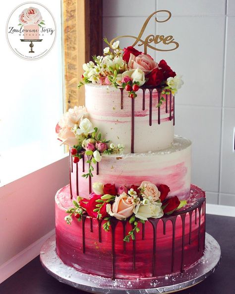 Zmalowane Torty Mataszka on Instagram: "Wedding cake with a red ombre ..." #Zmalowane #Torty #Mataszka #Instagram: #"Wedding #cake #with #red #ombre #..." Vintage Pasta, Wedding Cake Ombre, Cake With Flowers, Sweet 16 Cakes, Elegant Birthday Cakes, Tiered Cake, Wedding Cakes Blue, Wedding Cakes With Cupcakes, Simple Wedding Cake