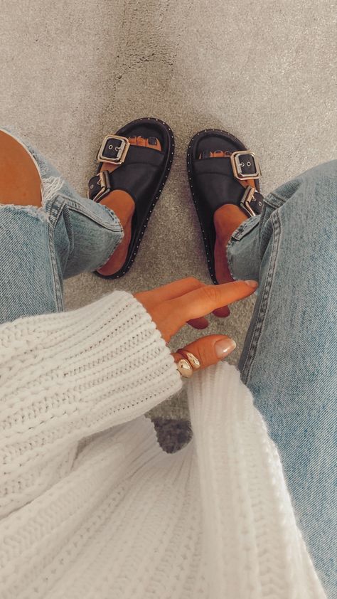 @beth_bartram on Instagram Buckle Sandals Outfit, Oversized Knitted Jumper, Ripped Knee Jeans, Ripped Mom Jeans, Buckled Flats, Sandals Outfit, Transition Outfits, Footbed Sandals, Buckle Sandals