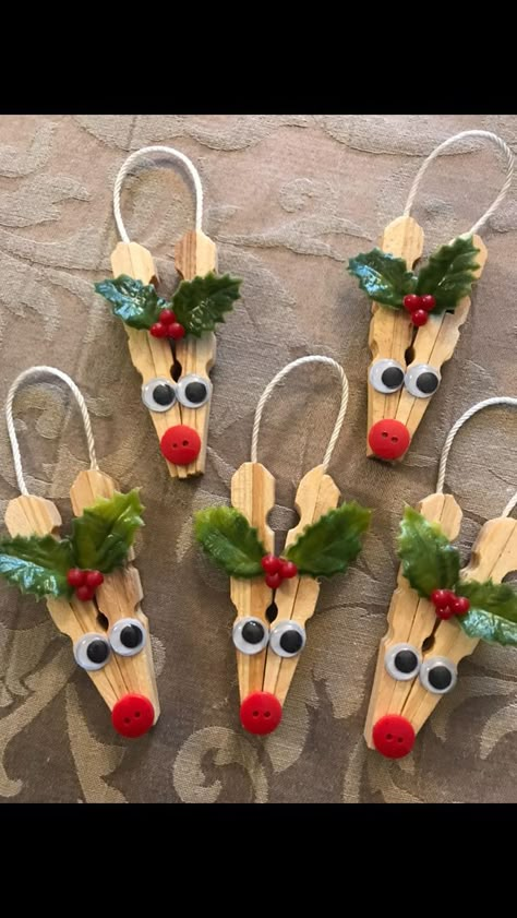 Clothespin Crafts Christmas, Clothespin Diy Crafts, Wooden Clothespin Crafts, Christmas Crafts To Make, Handmade Christmas Crafts, Fun Christmas Crafts, Reindeer Ornaments, Clothes Pin Crafts, Holiday Crafts Christmas