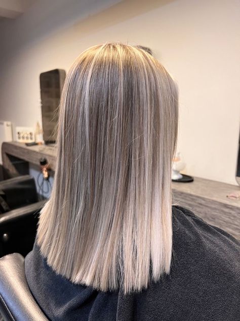 Full Head Babylights, Full Head Blonde Highlights, Full Head Blonde, Blonde Hair For Brunettes, Babylights Blonde, Full Head Highlights, Best Hair Dye, Ash Blonde Highlights, Blonde Hair Inspiration