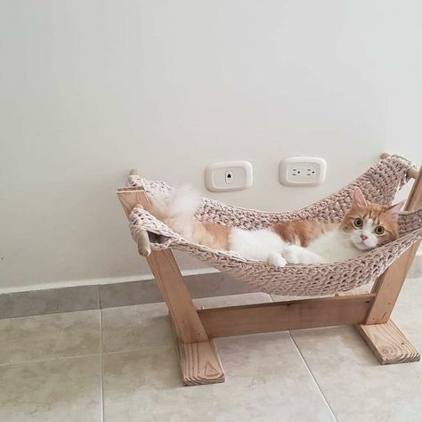 Diy Bed For Cats, Cat Diy Projects Cardboard, Cat Bed Diy, Cat Room Diy, Diy Cat Bed, Katt Grejer, Pola Macrame, Diy Cat Tree, Cat House Diy