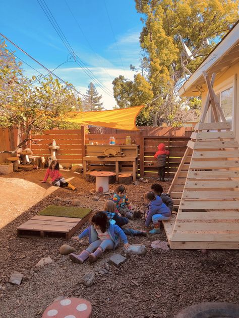 Outdoor Waldorf Playground, Waldorf Garden Ideas, Reggio Backyard, Waldorf Outdoor Play Space, Waldorf Backyard, Waldorf Garden, Toddler Garden, Outdoor Play Space, Outdoor Learning Spaces