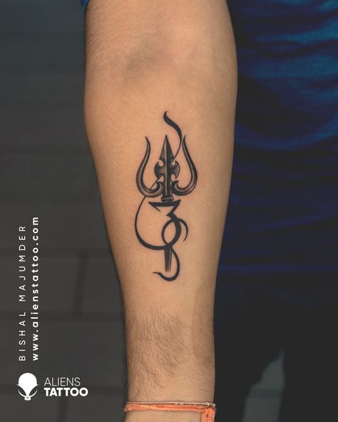 Trishul Tattoo for men on arm at Aliens Tattoo India. Visit the link given below to see our more Lord Shiva Tattoos. Tattoos Shiva, Aliens Tattoo, Trishul Tattoo Designs, Trishul Tattoo, Mahadev Tattoo, Om Tattoo Design, Tattoo Design For Hand, Unique Tattoos For Men, Forearm Band Tattoos