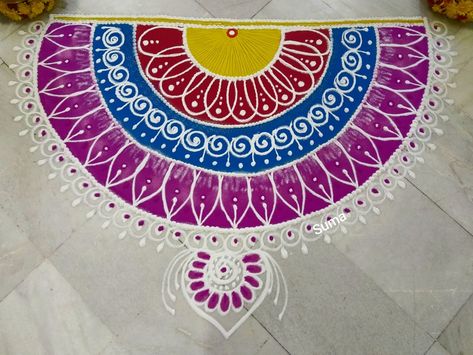 Sumas Rangoli Semicircle Rangoli, Semicircle Rangoli Designs, Easy Rangoli Designs Diwali, Simple Rangoli Border Designs, Rangoli Border, Rangoli Patterns, Rangoli Borders, Rangoli Designs Flower, Rangoli Border Designs