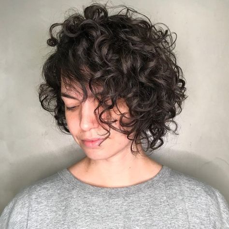 Bob Riccio, Wavy Layered Haircuts, Curly Angled Bobs, Undercut Haircut, Short Wavy Haircuts, Bob Haircut Curly, Thick Wavy Hair, Asymmetrical Hairstyles, Wavy Haircuts