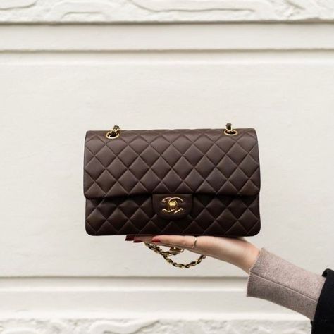 Chanel Classic Bag, Street Style Handbags, Chanel Classic Flap Bag, Vintage Chanel Bag, Pretty Sandals, Classic Flap Bag, Fall 24, Couture Mode, Fancy Bags