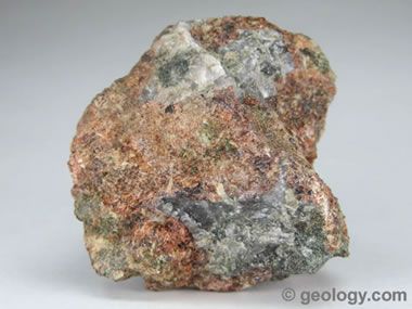 Skarn: A specimen of skarn composed mainly of garnet, pyroxene, carbonate, and quartz. Igneous Rocks Pictures, Metamorphic Rocks Pictures, Conglomerate Rock, Molten Rock, Raw Gemstones Rocks, Metamorphic Rocks, Rock Hounding, Minerals And Gemstones, Rocks And Gems