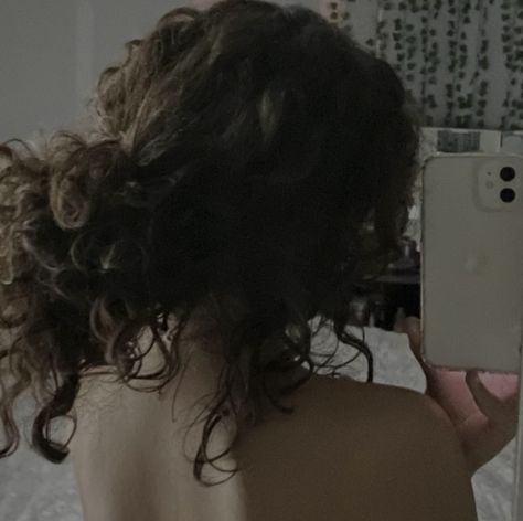 Messy Low Bun Curly Hair, Low Messy Bun Curly Hair, Messy Bun Aesthetic, Wolf Hairstyles, Curly Hair Bun Styles, Bun Aesthetic, Messy Bun Curly Hair, Hair Bun Styles, Messy Low Bun