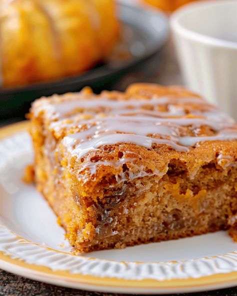 Pumpkin Honey Bun Cake, Whiskey Tasting Party, Honey Bun Cake, Moist Yellow Cakes, Bun Cake, Dump Cakes, Pumpkin Pie Mix, Honey Bun, Whiskey Tasting