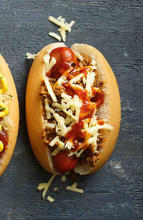 Hot Dog Gourmet, Chilli Dogs, Spicy Chilli, Sunday Lunch, Recipe Boards, Our Father, Can Dogs Eat, Dog Feeding, Chili Sauce