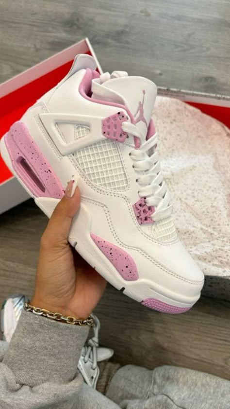 Nike Shoes Women Fashion, Fire Shoes, Pink Jordans, Pink Nike Shoes, Pretty Sneakers, Dr Shoes, Trendy Shoes Sneakers, Nike Fashion Shoes, Preppy Shoes