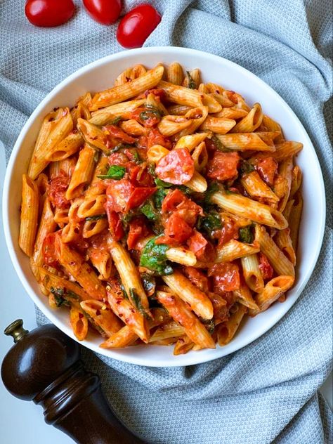 Cashew Alfredo, Rose Pasta, Sauteed Tomatoes, Pasta Recipes Alfredo, Cashew Sauce, Easy Peasy Recipes, Veggie Pasta, Alfredo Recipe, Healthy Food Dishes