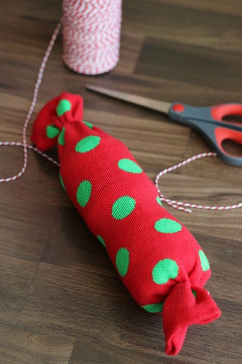 Dog Toys Indestructable Diy, Diy Pet Accessories To Sell, Handmade Dog Toys, Dog Gift Basket, Homemade Dog Toys, Pet Crafts, Ella Bella, Dog Toys Indestructable, Diy Dog Toys