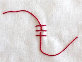 Selvage Blog: Another Way to Tie a Quilt - Sheaf Stitch How To Tack A Quilt, Quilt Knots, Quilt Tying, Tying A Quilt, Tied Quilts, Knot Quilt, Big Stitch Quilting, Quilt Board, Hand Quilting Patterns