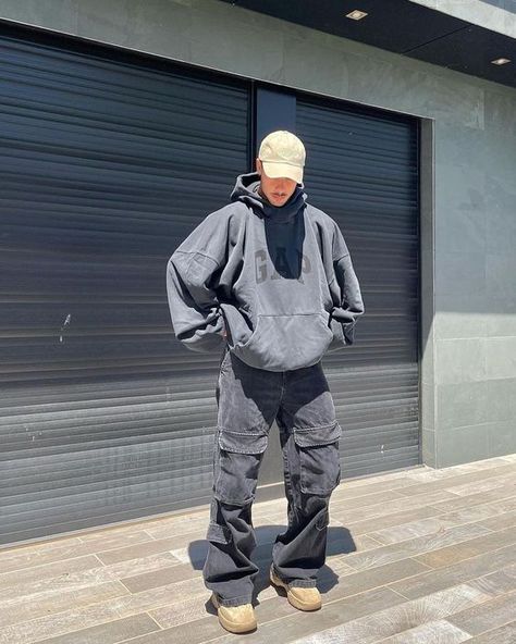 Balenciaga Outfit Men, Balenciaga Outfits, Balenciaga Outfit, Kanye Fashion, Cargo Outfit, Man Outfit, Boys Fits, Trendy Boy Outfits