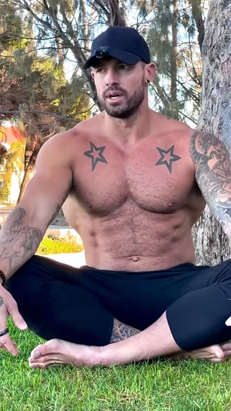 Thick Neck Men, Bulky Men Muscle, Bulky Men, Large Muscular Men, Short Hair With Beard, Thick Neck, Perfect Physique, Fashion Models Men, Muscle Boy