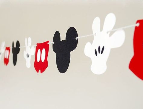 Mickey Garland, Mickey Mouse Accessories, Mickey Mouse Banner, Γενέθλια Mickey Mouse, Disney Parties, Mickey Mouse Birthday Decorations, Mickey Mouse Bday, Fiesta Mickey Mouse, Mickey Mouse Decorations