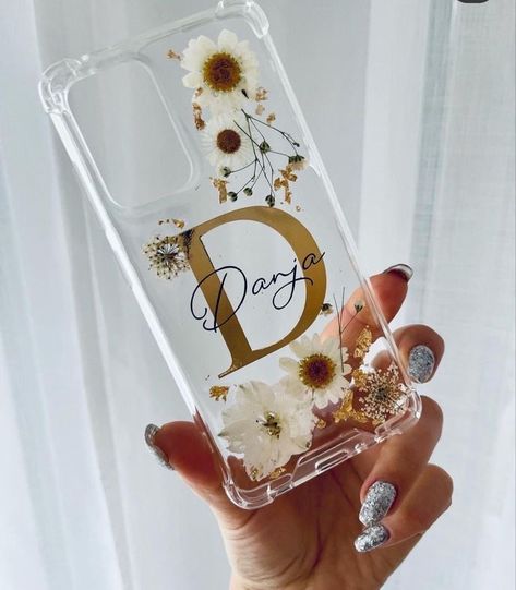 Diy Resin Phone Case, Diy Resin Crystals, Phone Case Diy Paint, Phone Cover Design, Handmade Phone Case, Girly Phone Cases, Diy Iphone Case, Diy Bags Patterns, Mobile Cover