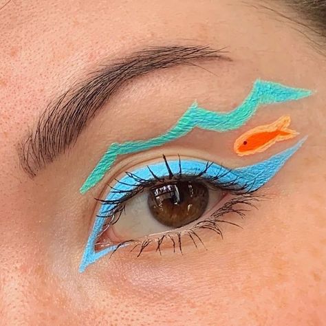 Fish In Ocean, Cute Eyeliner, Different Eyeliner, Eyeliner Inspo, Fish Makeup, Artsy Makeup, Indie Makeup, Cute Eye Makeup, Face Art Makeup